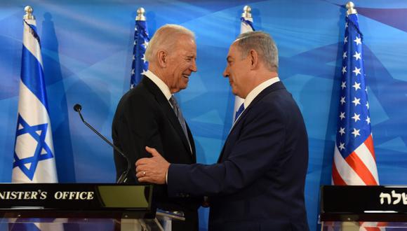 Joe Biden (izquierda) y Benjamin Netanyahu en Jerusalén el 9 de marzo del 2016.. (Foto: DEBBIE HILL / POOL / AFP).