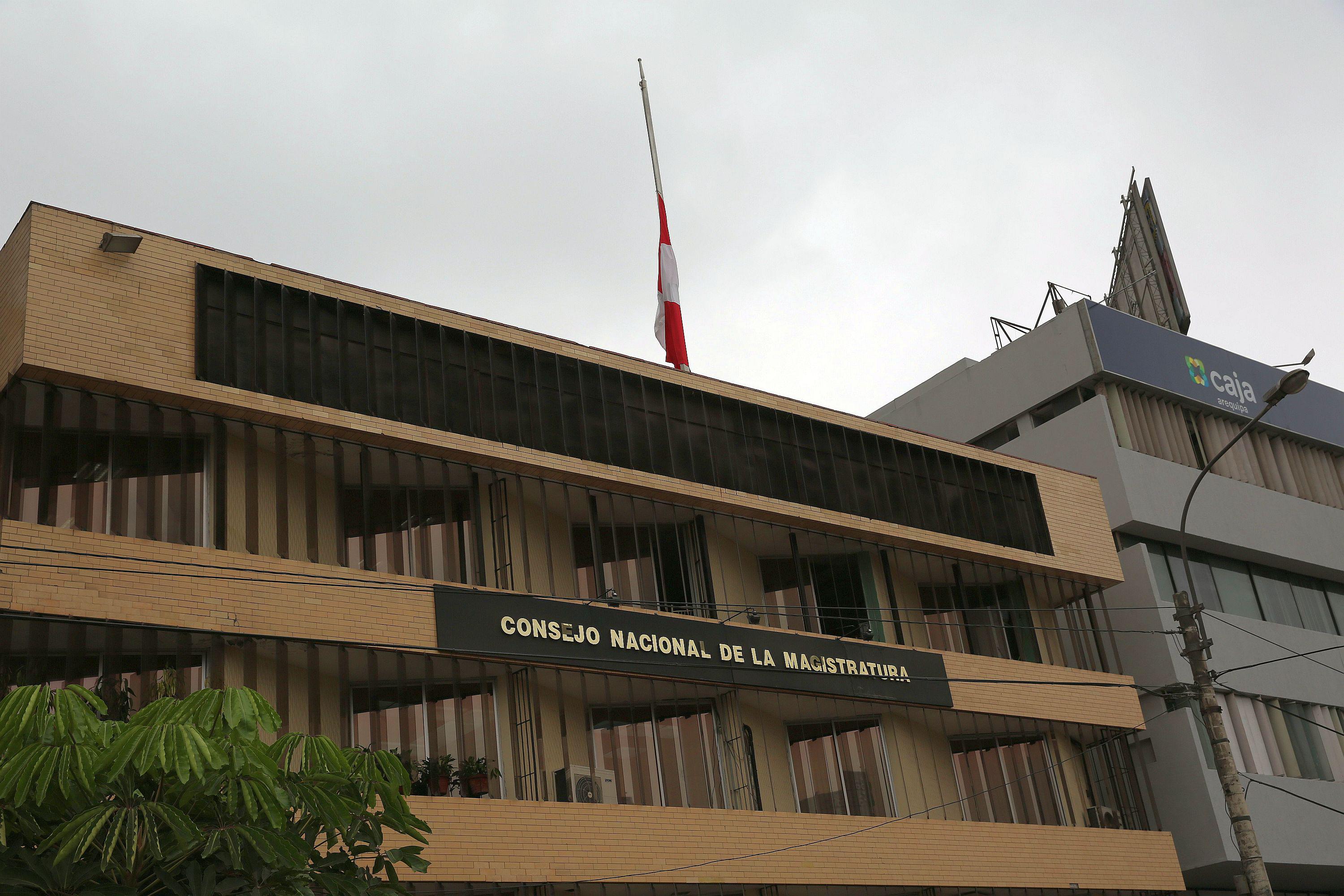 Una serie de audios difundidos por el portal IDL-Reporteros han puesto en la mira a los consejeros Guido Aguila, Iván Noguera y Julio Gutiérrez. (Foto: Archivo/El Comercio)