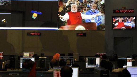 Trabajadores del ISRO escuchan el discurso de Narendra Modi luego que la sonda alcanzara la &oacute;rbita de Marte. (Foto: Reuters)