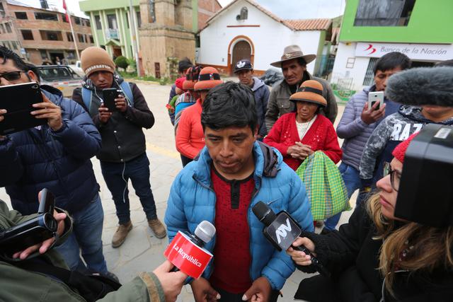 Edison Vargas aseguró que el bloqueo continuará mientras no se libere a los asesores de la comunidad de Fuerabamba (Foto: Antonio Álvarez/Enviado especial).