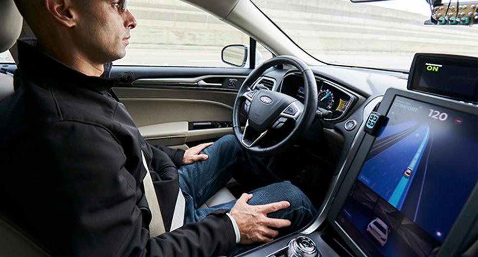 La conducción autónoma en estos vehículos se realiza mediante inteligencia artificial. Algunos países ya permiten que no se integre volante ni pedales. (Foto: newsroom.intel.com)
