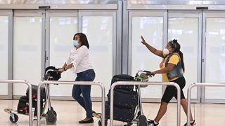 Europa se pone en alerta y suspende vuelos provenientes del sur de África