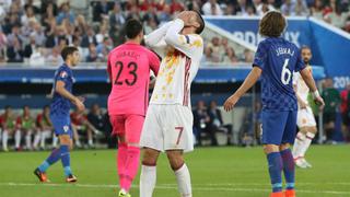 España perdió 2-1 ante Croacia y chocará con Italia en octavos