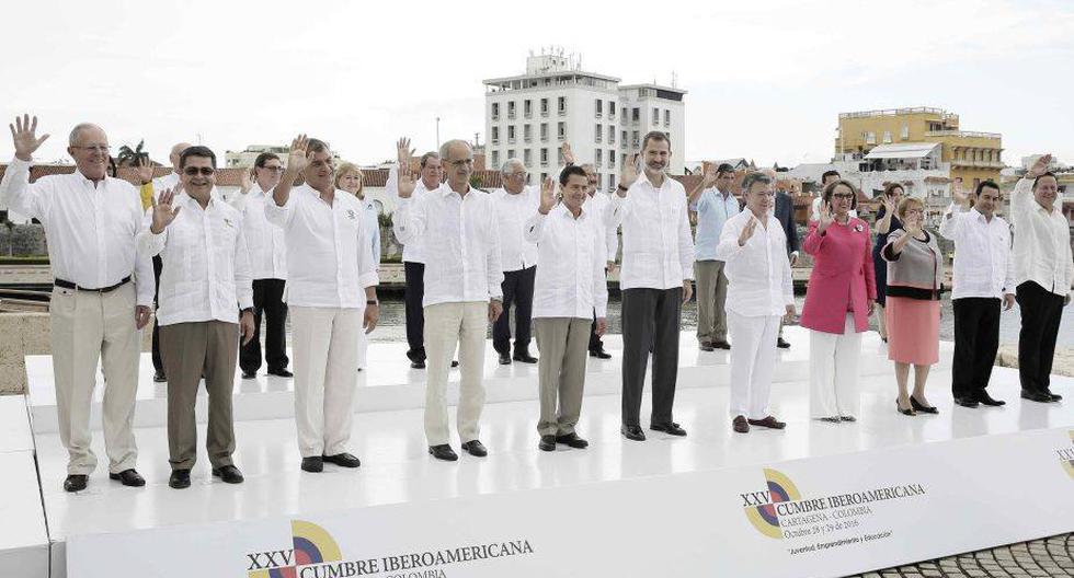 El presidente peruano Pedro Pablo Kuczynski entre los asistentes a la cumbre (Foto: EFE)