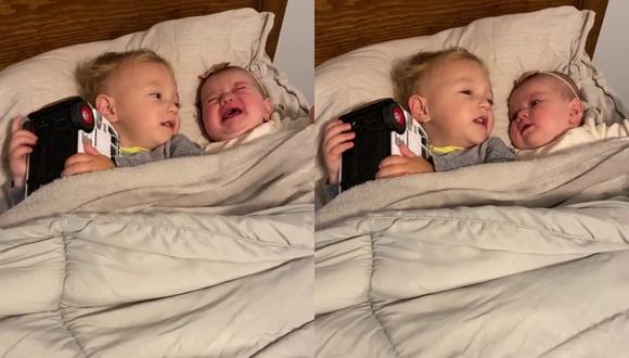 Un video viral muestra cómo un adorable niño actúa como un "encantador de bebés" para calmar a su hermanita menor. | Crédito: @beauandainsley / TikTok.