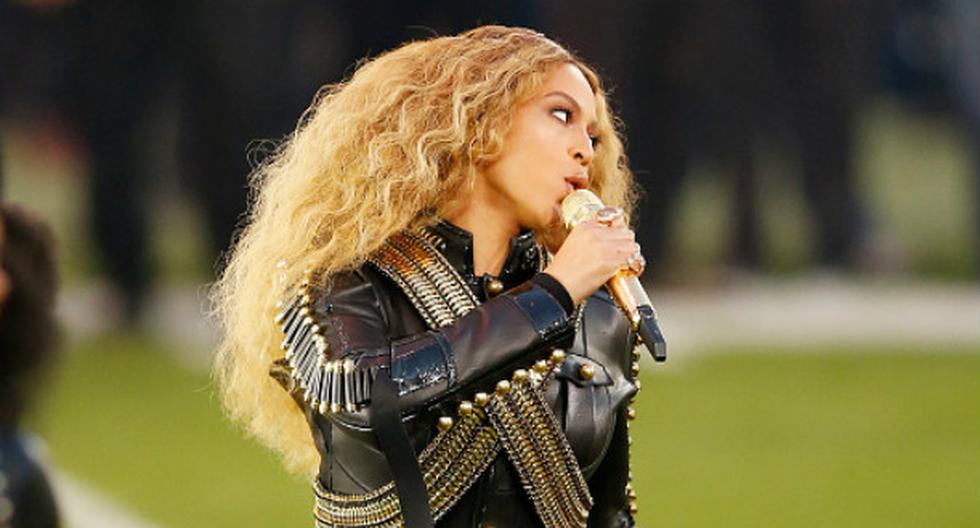 Beyoncé estuvo a punto de caer de espaldas durante su show de medio tiempo en el Super Bowl. (Foto: Getty Images)