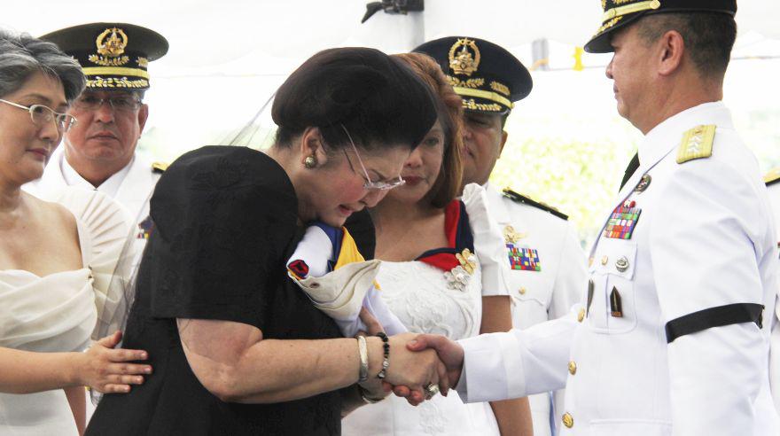 Ex dictador filipino fue enterrado entre héroes en acto secreto - 3