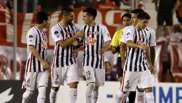 Libertad ganó 2-0 a Huracán y avanzó a octavos de final de la Copa Sudamericana. (Foto. Agencias)