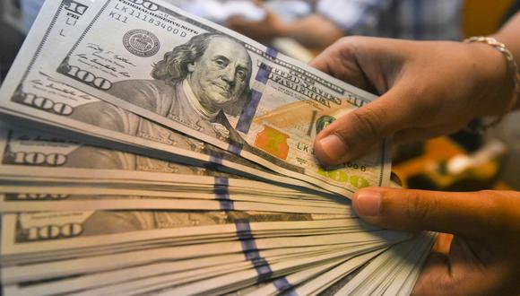 El dólar en el mercado paralelo se cotizó en la jornada previa a 7.175,44 bolívares soberanos. (Foto: Reuters)