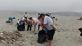 Sentenciados y ex reos limpian playas de Ventanilla [FOTOS]