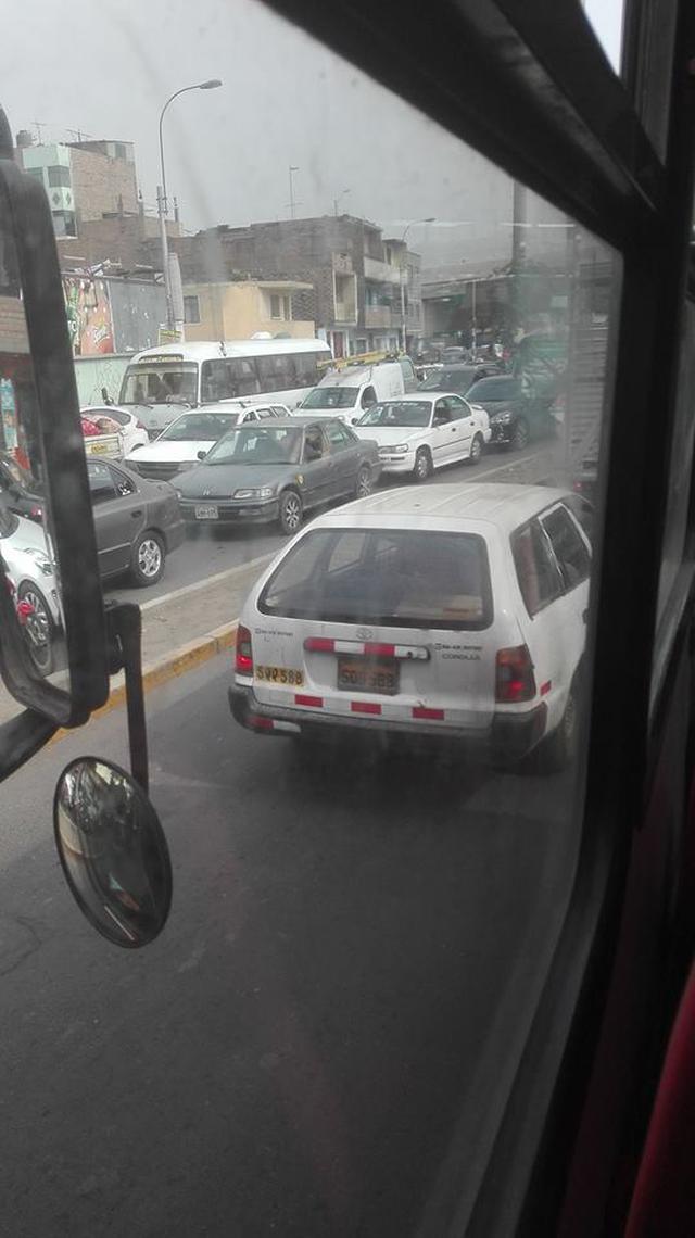 Usuarios denunciaron gran congestión vehicular desde tempranas horas. (Foto: Facebook)