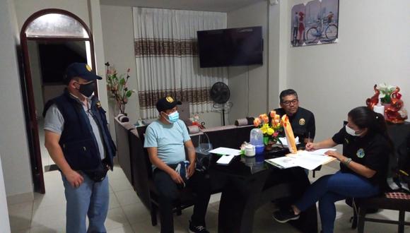 Policías intervinieron al alcalde en la comuna e incautaron documentos de su casa. (Foto: Ministerio Público)