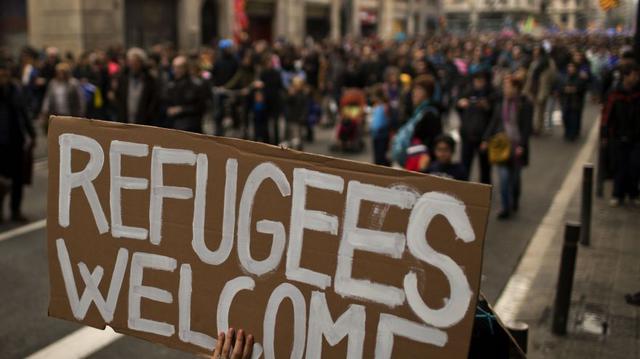 España: miles exigen en Barcelona se acoja a refugiados  - 11