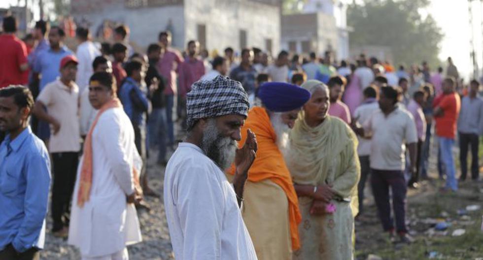 Las víctimas estaban celebrando muy cerca de las vías uno de los momentos culmen de la festividad hindú de Dussehra. (Foto: EFE)
