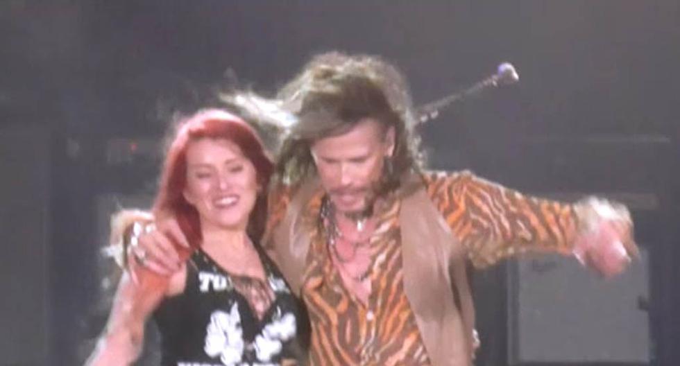 Fanática subió al escenario durante concierto de Aerosmith en Lima y esta fue la reacción de Steven Tyler. (Foto: Facebook)