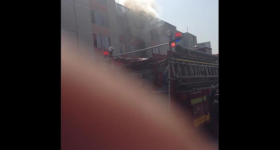 Incendio dejó un herido en El Agustino. (Foto: @Biatch_forBB)