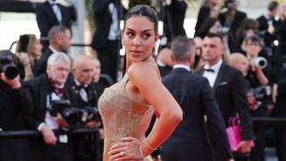 Georgina Rodríguez brilla con vestido dorado espectacular en la alfombra roja de los Cannes