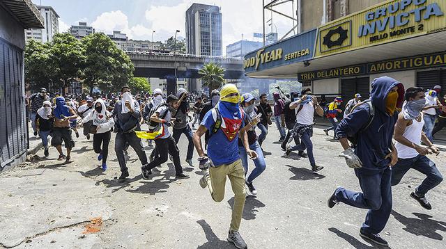 Graves disturbios marcan protesta opositora en Caracas - 7
