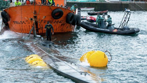 El narcosubmarino incautado en Galicia, España. (AFP / Lalo R. VILLAR).