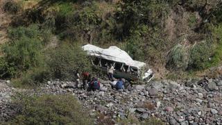 Vuelco de bus en Yauyos: hay al menos 19 muertos y 15 heridos