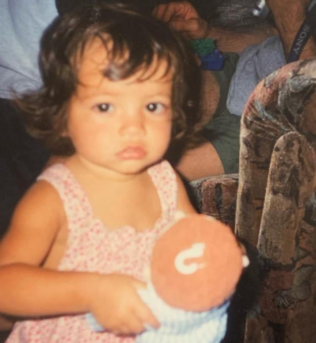 Isabela Merced in her childhood.  (Photo: Instagram)