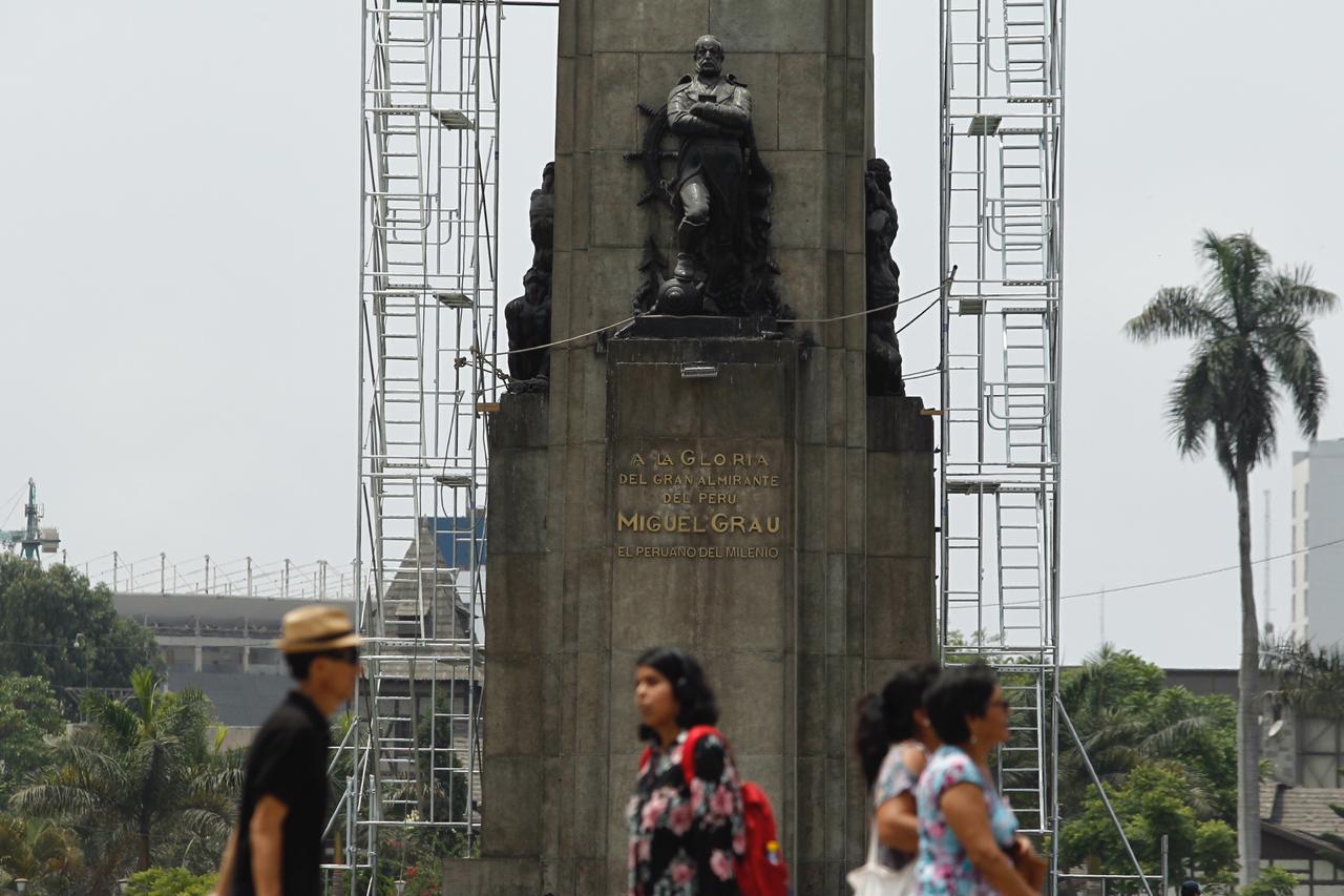 El monumento a Miguel Grau se encuentra en la plaza que lleva su nombre, en el Cercado de Lima. (FOTO: Leandro Britto/GEC)