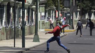 Protesta por Ayotzinapa acaba en choque con policías en Ciudad de México