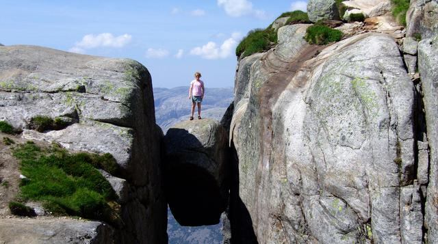 ¿Te atreverías a pararte sobre esta roca? Conoce Kjeragbolten - 1
