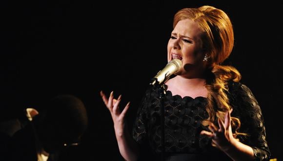 Adele vuelve a postergar lanzamiento de nuevo disco