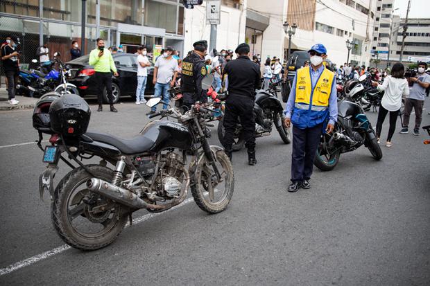 Se intervino a 200 conductores de motocicletas, de los cuales 12 fueron llevados a la Dirove. (Foto: Municipalidad de Lima)