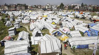 Nepal derriba refugios para víctimas de terremoto [FOTOS]