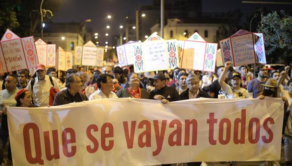 Los manifestantes marchan pacíficamente hacia el Palacio de Justicia, la sede de la Fiscalía y finalmente el Congreso. Foto: GEC/referencial