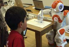Japón: Contratarán a robots para atender en el banco (VIDEO)