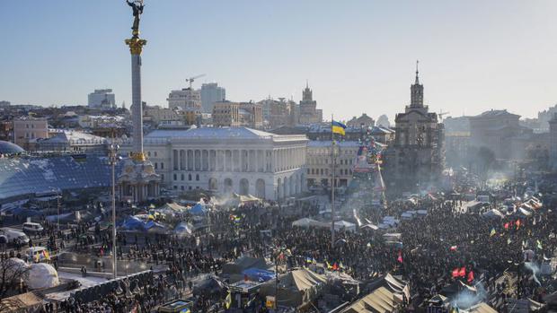 The pro-European protests of 2014 showed the division between Ukrainians in favor of integrating more with Russia and Ukrainians in favor of the European Union.  (GETTY IMAGES).