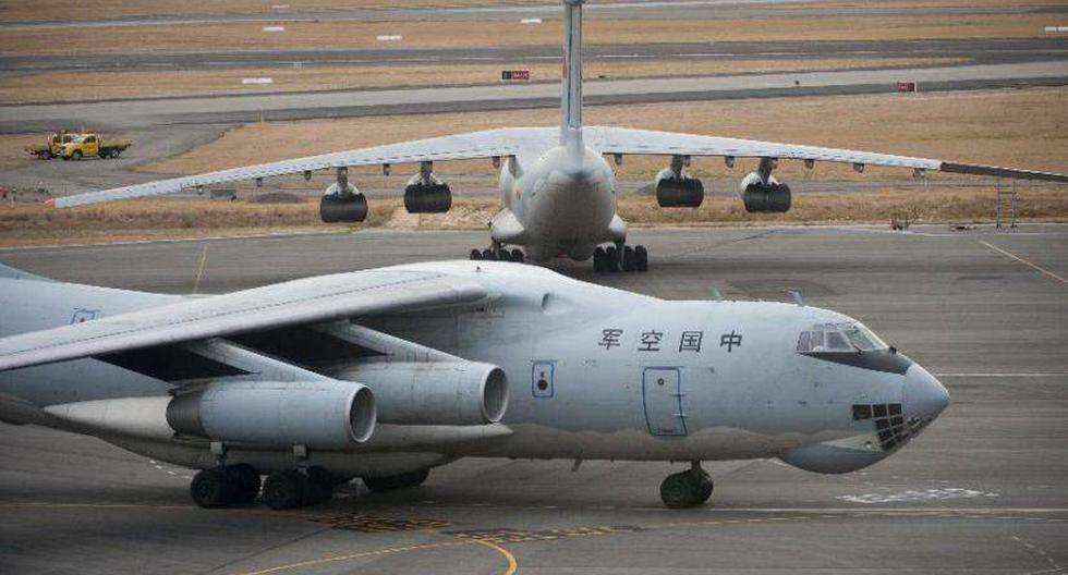 Avión chino en el aeropuerto de Perth, desde donde se coordina la búsqueda del avión perdido. (Foto: Xinhua)