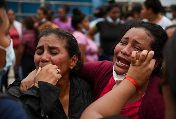 Family members react while outside the Litoral Penitentiary prison where inmates died and were injured in the violence overnight, in Guayaquil, Ecuador.  (Photo: REUTERS / Vicente Gaibor del Pino). 

