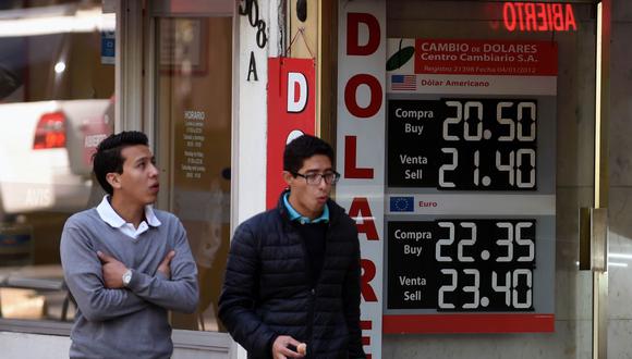 El tipo de cambio en el mercado mexicano abría a la baja este jueves 27 de mayo. (AFP / Alfredo ESTRELLA)