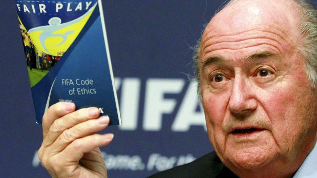 Blatter también afronta posible suspensión de por vida de FIFA - 1