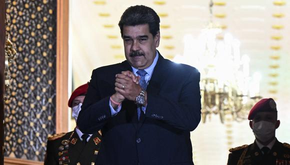 El presidente de Venezuela, Nicolás Maduro, hace un gesto después de una reunión con el ministro de Relaciones Exteriores de Colombia, Álvaro Leyva, (fuera de encuadre) en el palacio presidencial de Miraflores en Caracas el 4 de octubre de 2022. (Foto de Yuri CORTEZ / AFP)