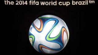 El ‘Nene’ Cubillas, Cafú y Seedorf se lucieron en la presentación de Brazuca, la pelota oficial de Brasil 2014 [FOTOS]