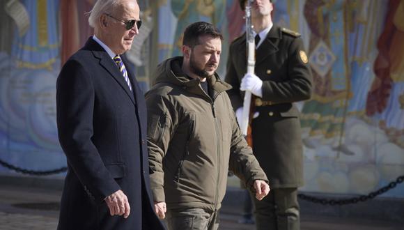La Casa Blanca anunció el 20 de febrero que el presidente estadounidense Biden se reunió con el presidente ucraniano Zelensky y su equipo para ampliar las conversaciones sobre el apoyo estadounidense a Ucrania. (Foto: EFE/EPA/FOLLETO DEL SERVICIO DE PRENSA PRESIDENCIAL DE UCRANIA)