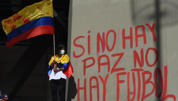 La crisis social en Colombia no le permitió ser la sede de la Copa América 2021. Incluso desencadenó protestas en contra del torneo. (Foto: Daniel Munoz/ AFP)