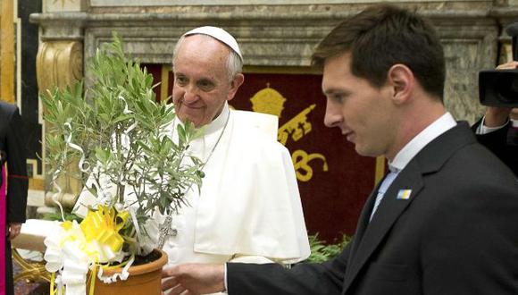 Lionel Messi y el papa Francisco en 2013. (Foto: Reuters)