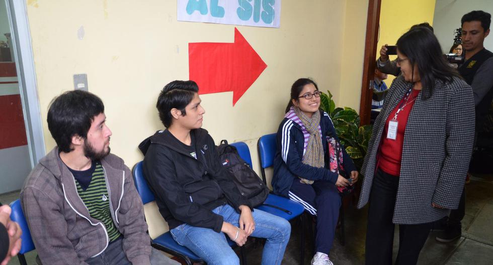 Estudiantes de la Universidad San Marcos sin ningún seguro de salud participaron de la primera campaña de afiliación al Seguro Integral de Salud. (Foto: Andina)