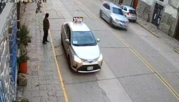 Cusco: conductor arrastra a policía tras resistirse a intervención | VIDEO