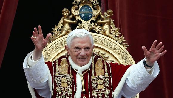 La coautoría del Papa emérito en un libro que defiende el celibato sacerdotal a pocos días de que el actual pontífice Francisco se pronuncie al respecto es el último de una serie de polémicos momentos en los que Benedicto XVI estuvo inmerso. (Reuters)