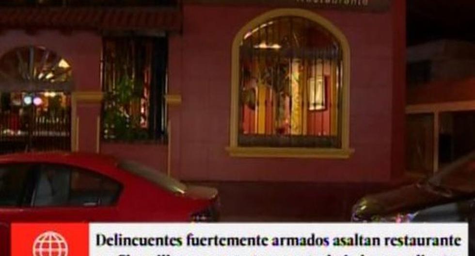 Delincuentes fuertemente armados asaltan restaurante en Chorrillos. (Foto: captura)