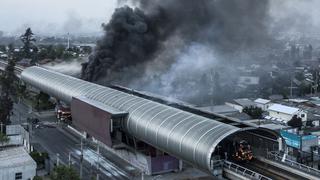 Chile: policía apunta a injerencia extranjera en los ataques al metro en manifestaciones