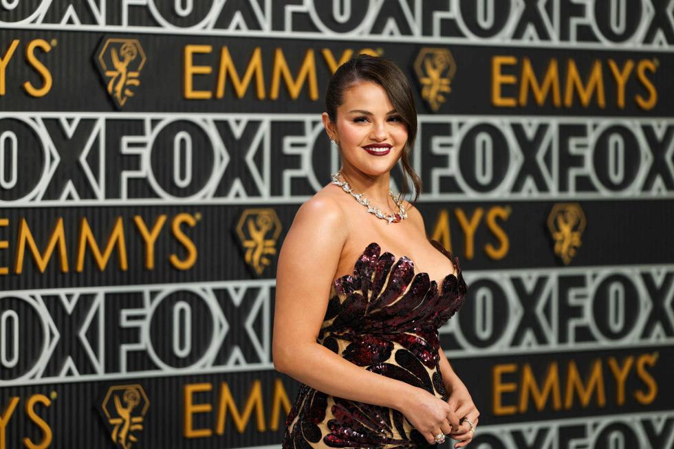 Selena Gómez lució un diseño de Oscar de la Renta en la alfombra roja del Emmy 2023.