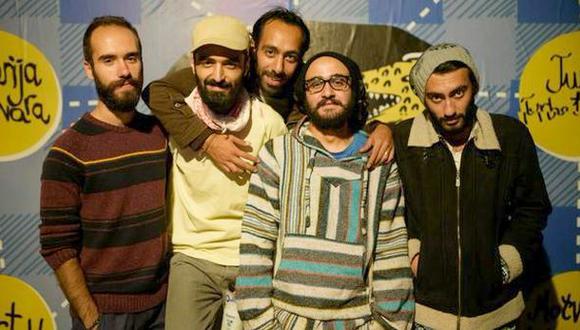 Ellos escaparon de Siria y buscan llegar a Europa haciendo rock